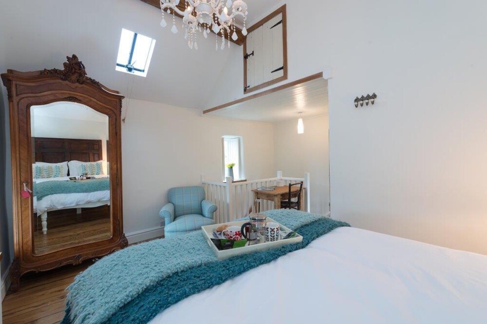 Charming, Stylish And Fabulously Comfortable 250 Year Old Cottage