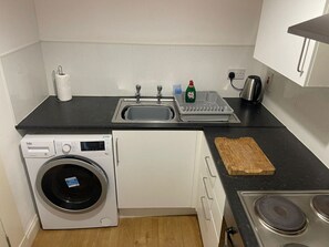 ثلاجة، ميكروويف، فرن، موقد طهي مسطح