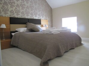 3 bedrooms, iron/ironing board, travel crib, free WiFi