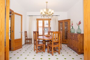 Dining - Can Biel, cosy  house located 100 metres from the beach (Can Picafort)