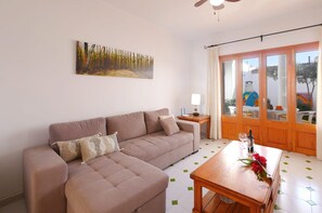 Smart TV - Can Biel, cosy  house located 100 metres from the beach (Can Picafort)