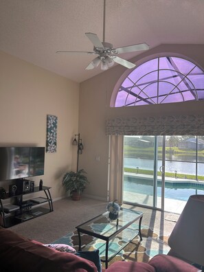 Smart TV, DVD player, table football, books - Lakeview Villa in Kissimmee, pool & hot tub, free pool heat, close to Disney (Kissimmee)