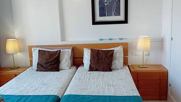 1 chambre, fer et planche à repasser, Wi-Fi gratuit, draps fournis