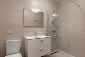 Shower, hair dryer, towels - Parque Santiago II Duplex (Playa de Las Americas)