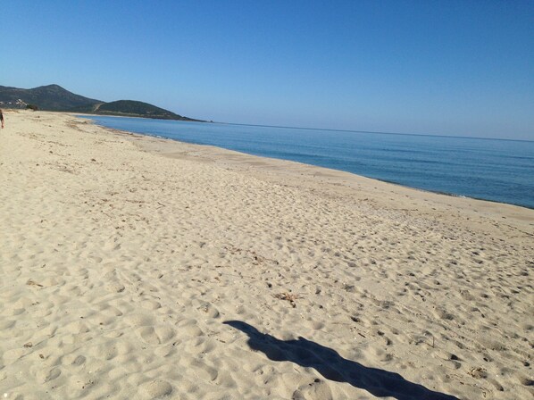 Una spiaggia nelle vicinanze