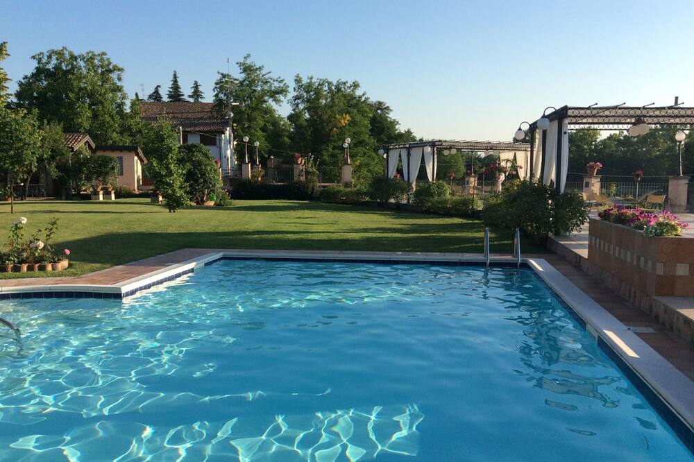 Elegant country house with pool in the Matilda of Canossa area - Studio