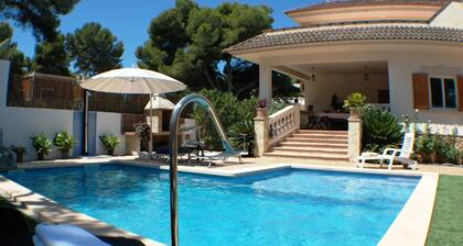 Villa with pool / Jacuzzi for 10 pax