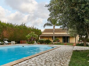 Outdoor pool - Large Villa with pool in Sicily between Marsala and Trapani 45 minutes from Palermo (Marsala)