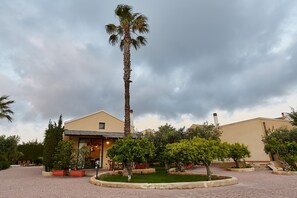 Exterior - Large Villa with pool in Sicily between Marsala and Trapani 45 minutes from Palermo (Marsala)