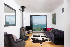 Fernseher, Bücher, Videothek