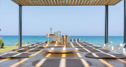 Luxuriöse Villa am Strand mit 100 m² Infinity-Pool und Basketballplatz