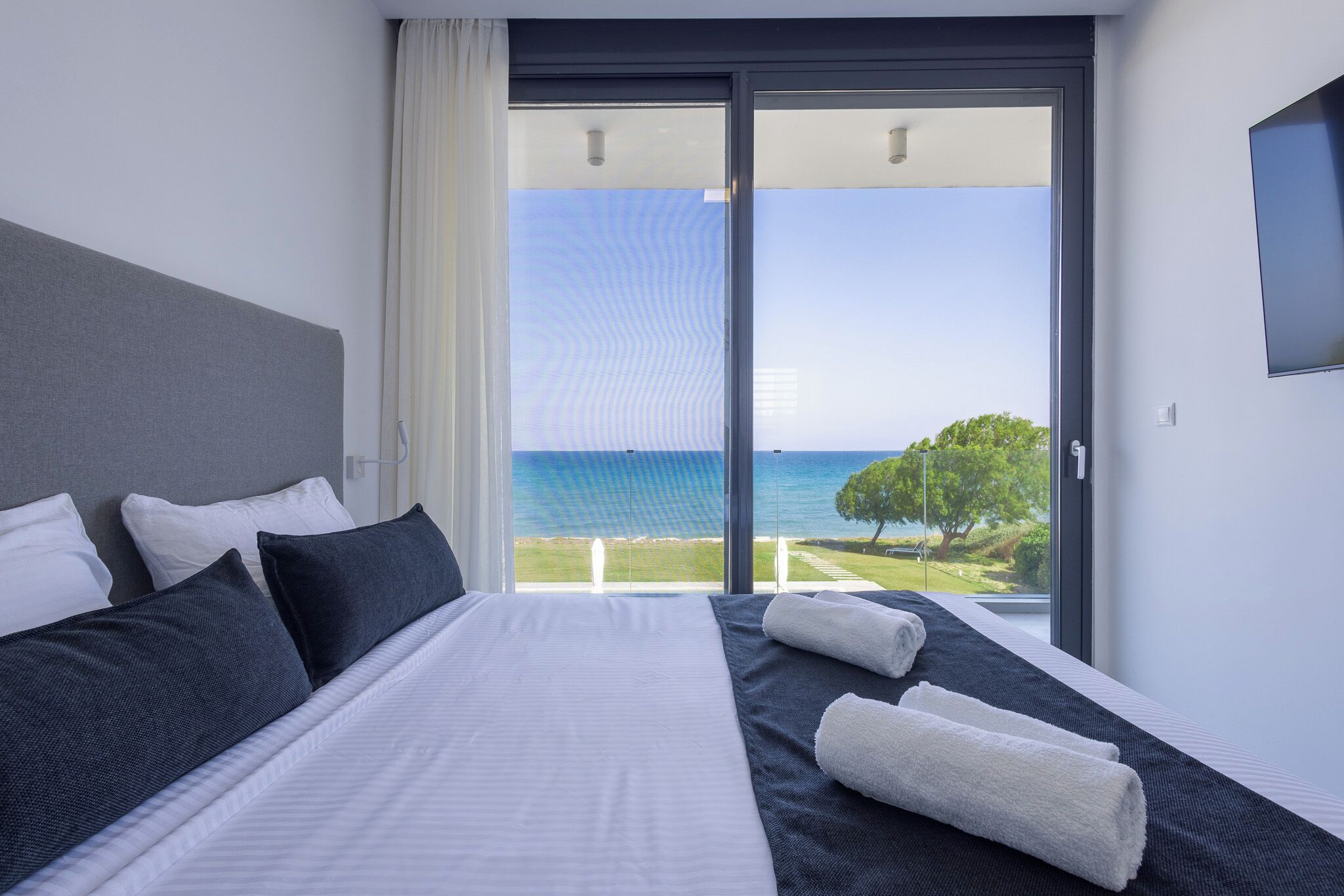 6 bedrooms, iron/ironing board, free WiFi, bed sheets