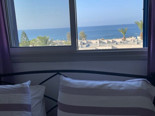 Perfectly located 2 bed Townhouse in the heart of Coral Bay,  sea views