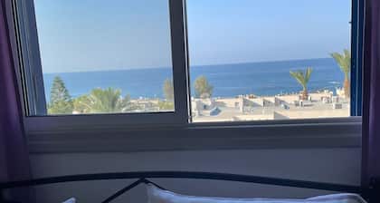 Perfectly located 2 bed Townhouse in the heart of Coral Bay, sea views