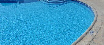 Perfectly located 2 bed Townhouse in the heart of Coral Bay, sea views