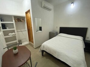 1 habitación, tabla de planchar con plancha, wifi y ropa de cama 