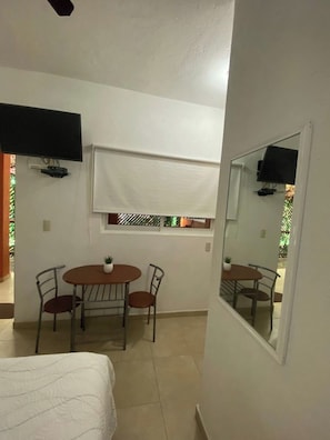 1 habitación, tabla de planchar con plancha, wifi y ropa de cama 