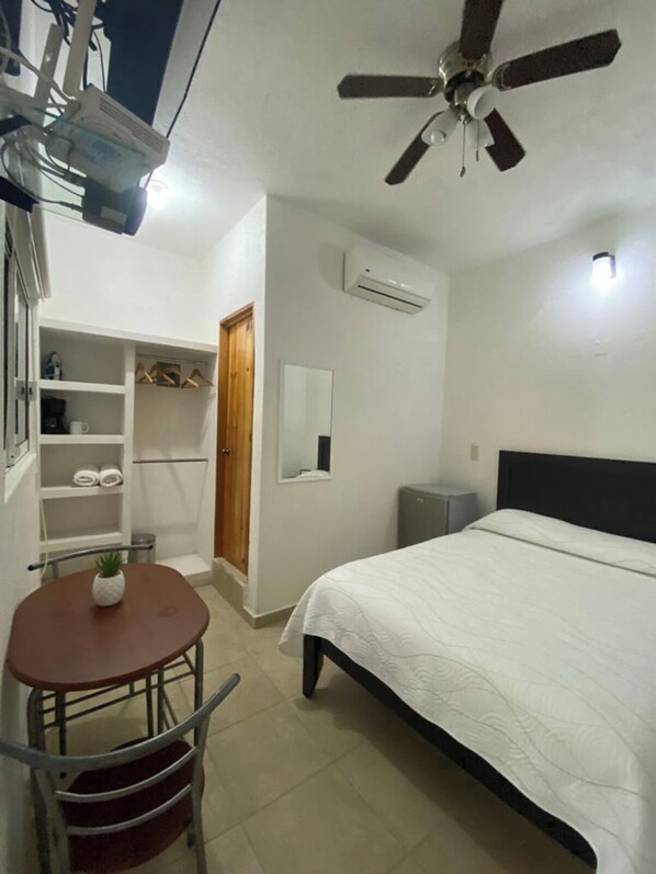 1 habitación, tabla de planchar con plancha, wifi y ropa de cama 