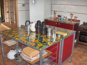 Geladeira, fogão, cooktop, lava-louças