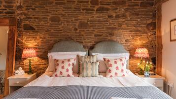 6 bedrooms, iron/ironing board, travel cot, free WiFi