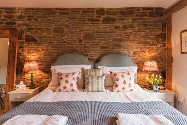 6 bedrooms, iron/ironing board, travel cot, free WiFi