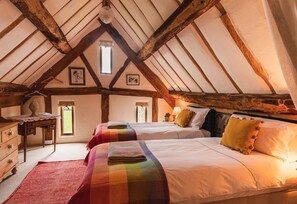 6 slaapkamers, een strijkplank/strijkijzer, reisbedje, gratis wifi