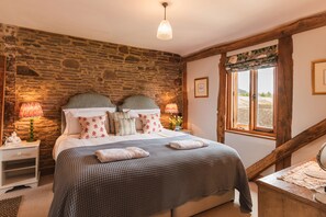 6 soverom, strykejern/-brett, reiseseng for barn og wi-fi (inkludert)