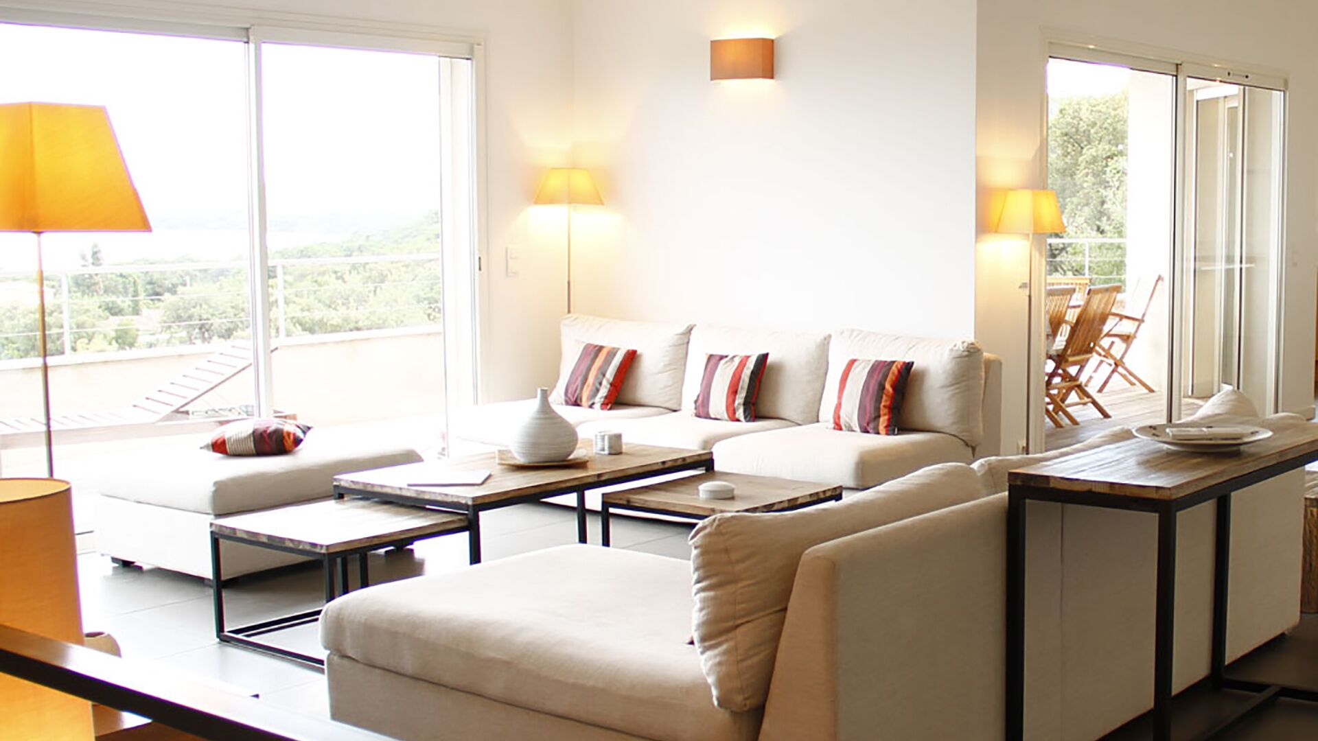 Beautiful architect villa of 300m2, beautiful view, 100% air-conditioned, 3 'walk to the beaches