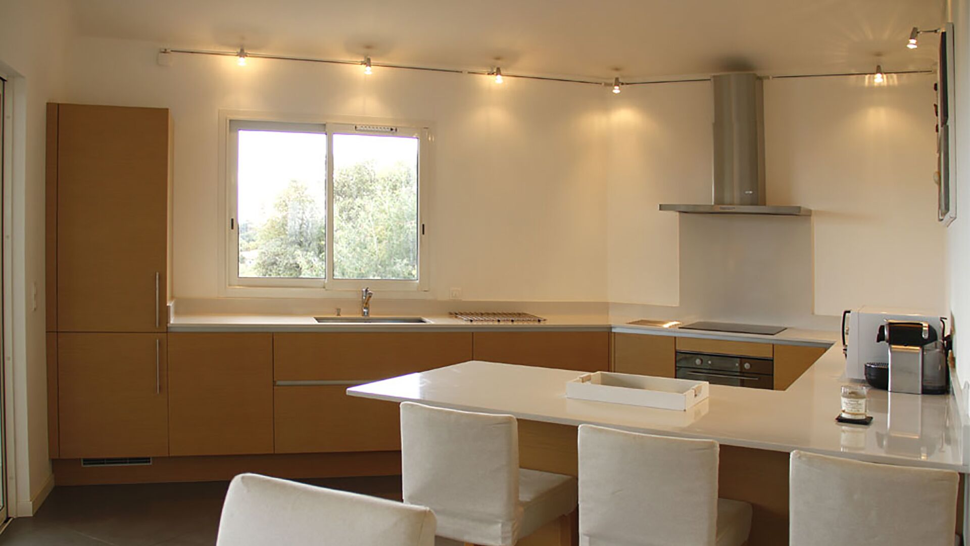 Beautiful architect villa of 300m2, beautiful view, 100% air-conditioned, 3 'walk to the beaches