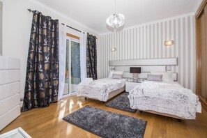 5 soverom, safe på rommet, strykejern/-brett og wi-fi (inkludert)