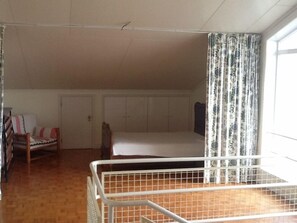 4 habitaciones, tabla de planchar con plancha, wifi y ropa de cama