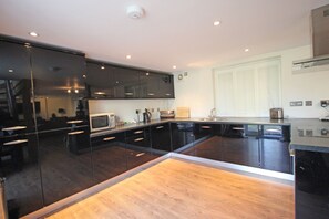 Fridge, microwave, oven, stovetop - Grooms Cottage - Countryside Cottage near one of the top restaurants in Kent! (Alkham)