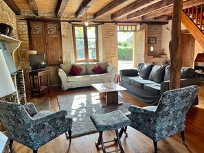 Fernseher, Kamin, DVD-Player, Tischtennisplatte