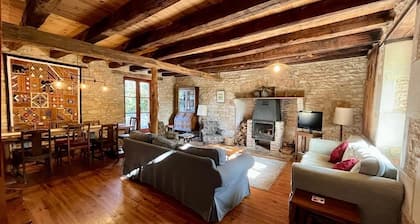 Charmante ferme indépendante avec piscine privée.
