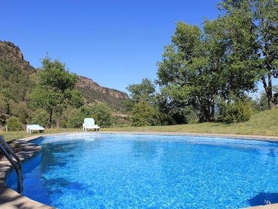 A fantastic holiday home, private pool and barbecue. Wifi