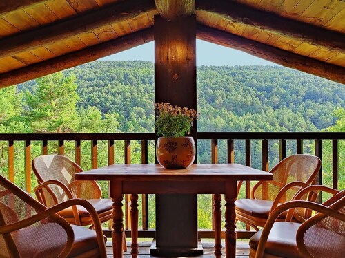 A fantastic holiday home, private pool and barbecue. Wifi