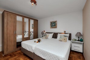 2 chambres, fer et planche à repasser, lit parapluie, Wi-Fi gratuit