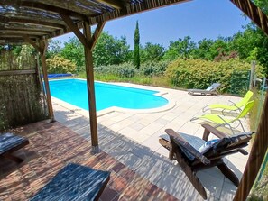 Outdoor pool - Gite Le Sabatou - Grange de Cezac. Converted Barn Private Pool 15ha nature park. (Cézac)