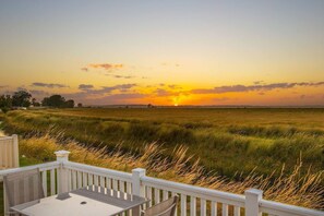 Outdoor dining - River Lodge Platinum Plus Holiday Home with Views, Decking, Wifi and Netflix (Camber)
