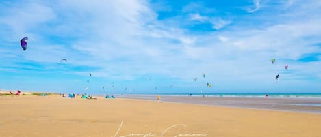 Una spiaggia nelle vicinanze