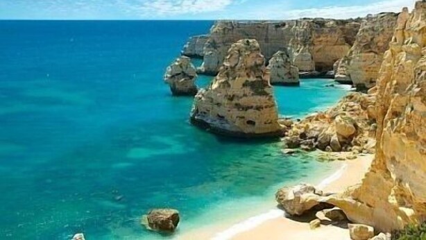 A coastal landscape with clear turquoise waters, rocky formations, and a sandy beach. - Lovely Townhouse on Lagos Marina with swimming pool, Air Con & WiFi (LAGOS, Algarve)