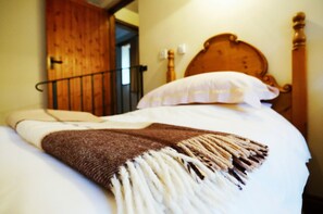 3 chambres, fer et planche à repasser, Wi-Fi, draps fournis