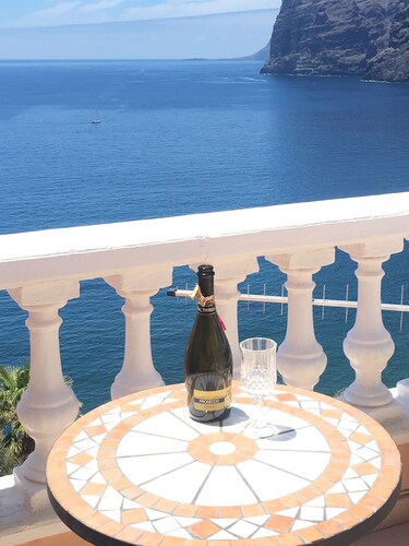 Superb Wohnung mit herrlichem Blick auf das Meer und die Klippen, 2 Terrassen und kostenloses WiFi.