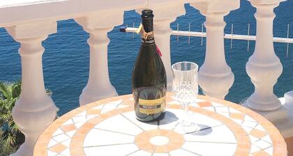 Superb Wohnung mit herrlichem Blick auf das Meer und die Klippen, 2 Terrassen und kostenloses WiFi.