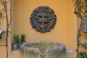 Exterior detail - La Corte di Zizi-apartament Castello: perfect for couples or  young families (Cernobbio)