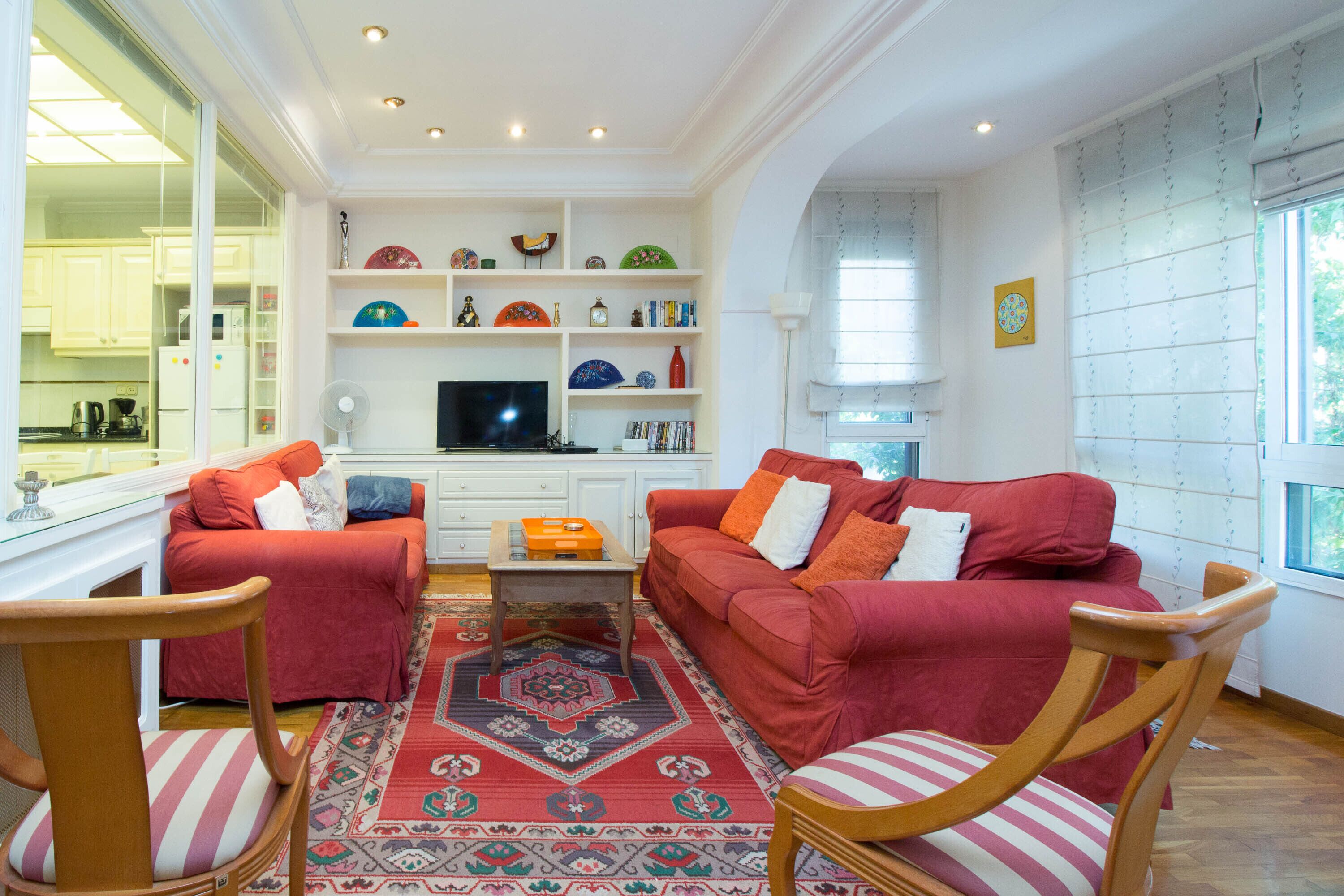 Een televisie, een dvd-speler en boeken