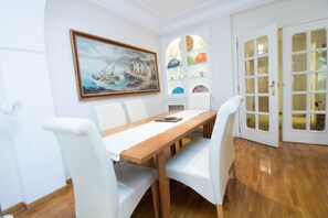 Dining - "ABASTOS" Luxury 3 bedroom Apart. Perfect for families. WIFI (València)