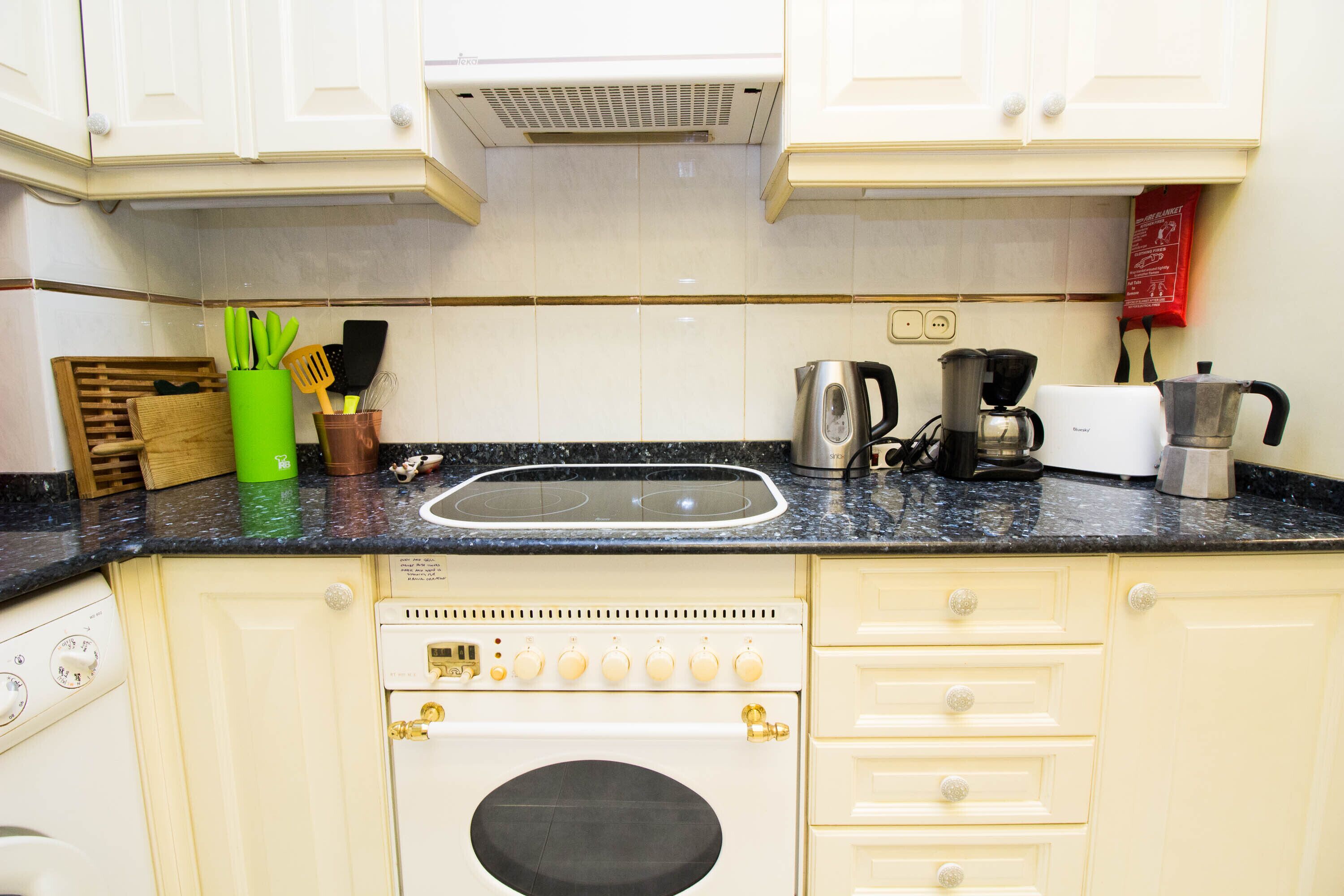 冰箱、微波炉、烤箱、炉灶