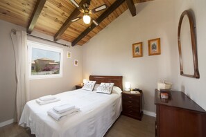 5 bedrooms, desk, iron/ironing board, travel cot - Stunning Andalusian villa with heated pool and garden 20 minutes from the beach (Alhaurin de la Torre)