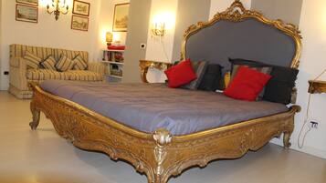 4 bedrooms, desk, iron/ironing board, free WiFi